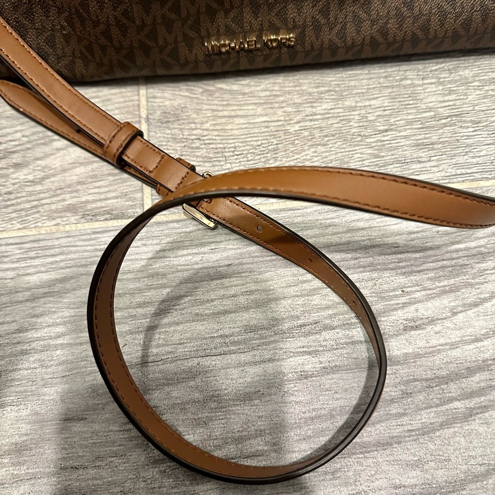 Michael Kors Hamilton Medium Logo Satchel (preloved) - Picture 4 of 14